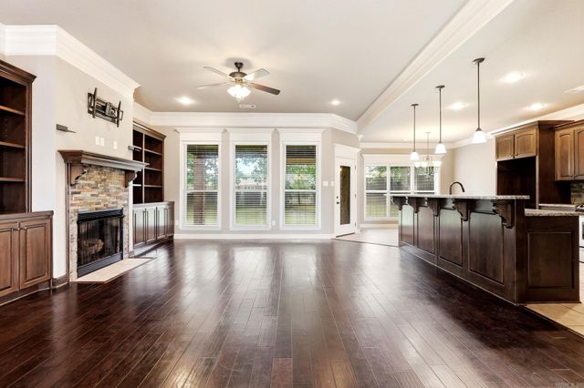 204 Forest Oak Drive, Jacksonville, AR 72076