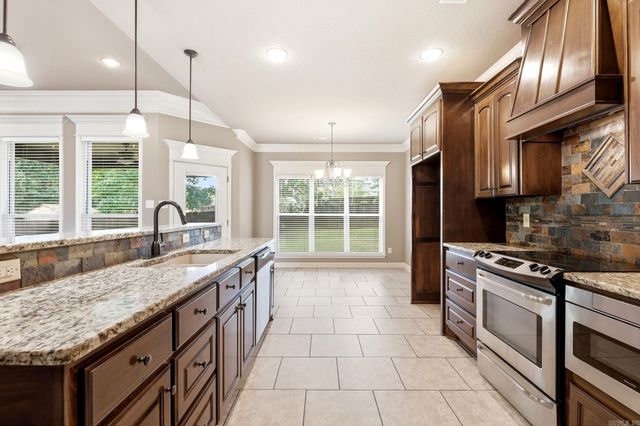 204 Forest Oak Drive, Jacksonville, AR 72076