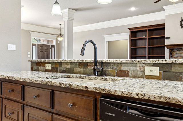 204 Forest Oak Drive, Jacksonville, AR 72076