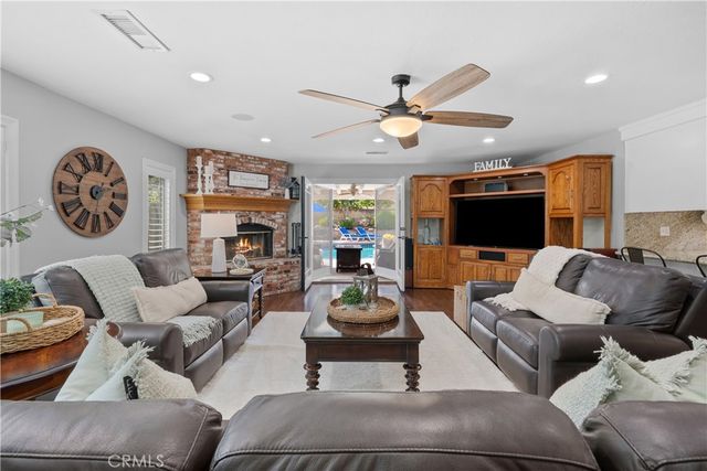 25065 Green Mill, Newhall, CA 91321