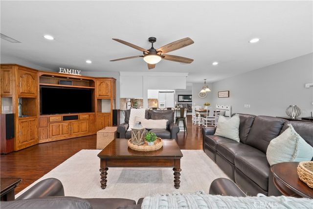 25065 Green Mill, Newhall, CA 91321