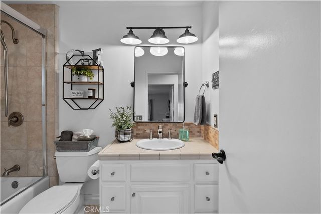 25065 Green Mill, Newhall, CA 91321