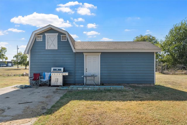 199 E Cougar Lane, China Spring, TX 76633