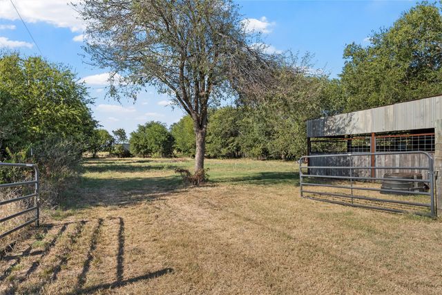 199 E Cougar Lane, China Spring, TX 76633