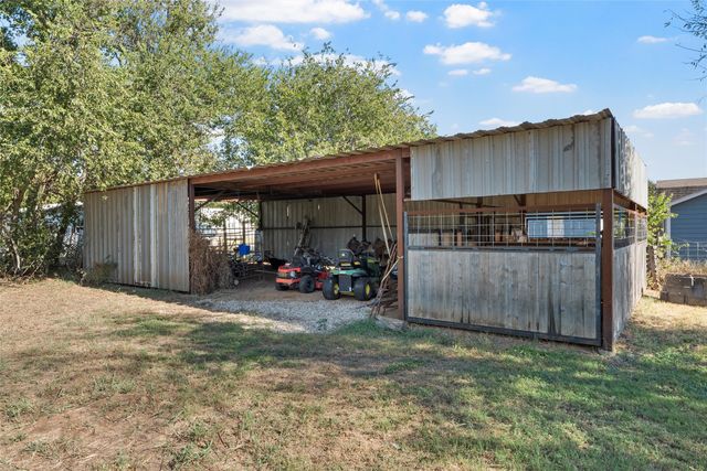 199 E Cougar Lane, China Spring, TX 76633