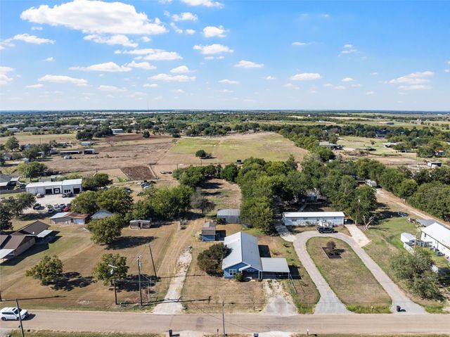 199 E Cougar Lane, China Spring, TX 76633