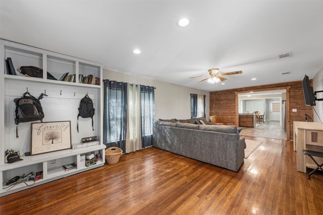 199 E Cougar Lane, China Spring, TX 76633