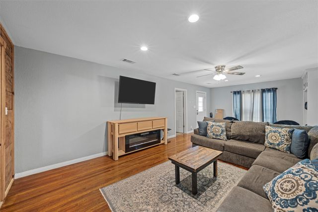 199 E Cougar Lane, China Spring, TX 76633