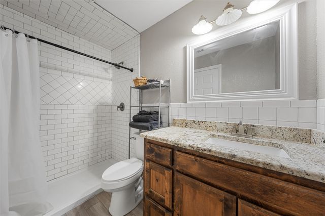 199 E Cougar Lane, China Spring, TX 76633