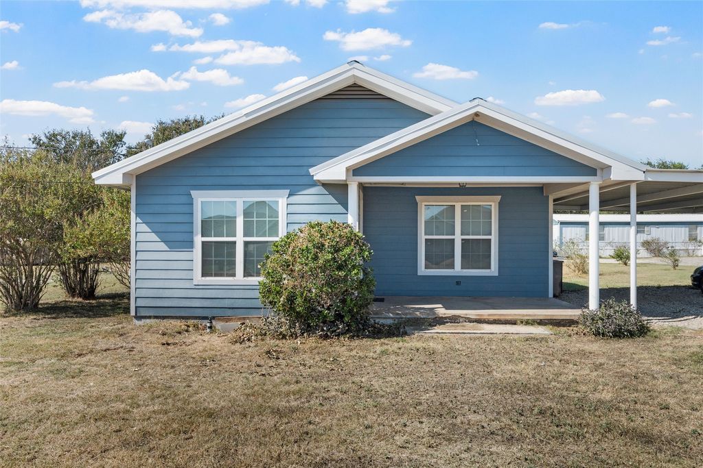 199 E Cougar Lane, China Spring, TX 76633