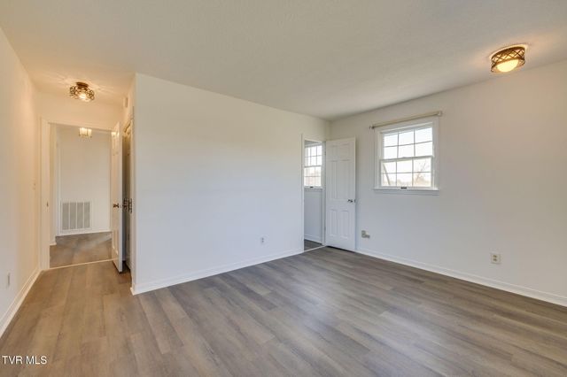 107 Mountain View Circle, Piney Flats, TN 37686