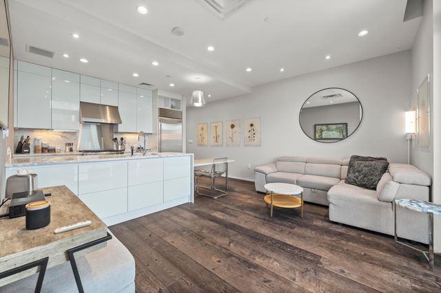 200 Congress Ave 33BB, Austin, TX 78701