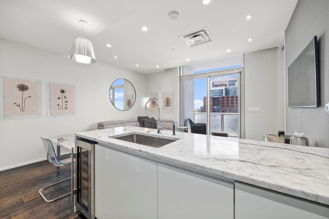 200 Congress Ave 33BB, Austin, TX 78701