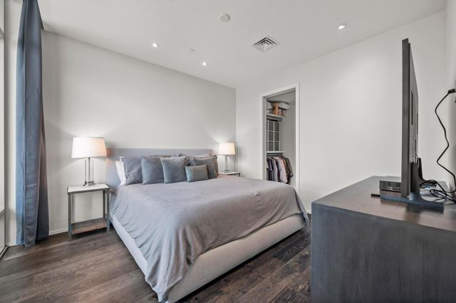 200 Congress Ave 33BB, Austin, TX 78701