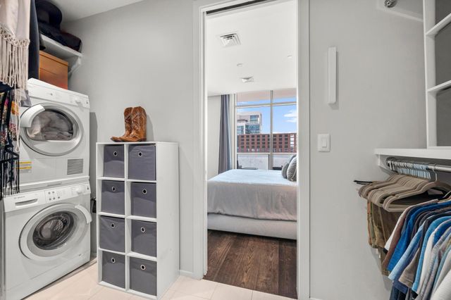 200 Congress Ave 33BB, Austin, TX 78701