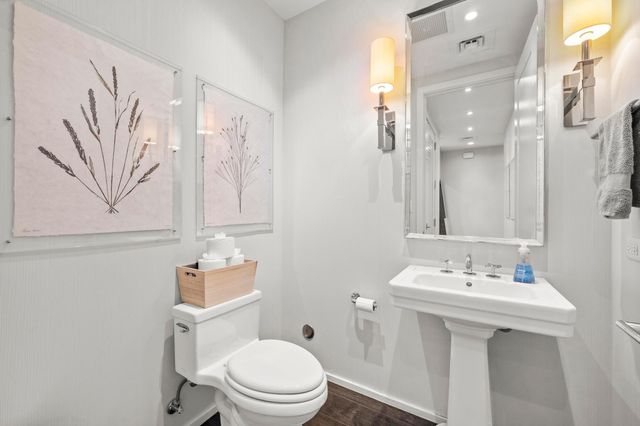 200 Congress Ave 33BB, Austin, TX 78701