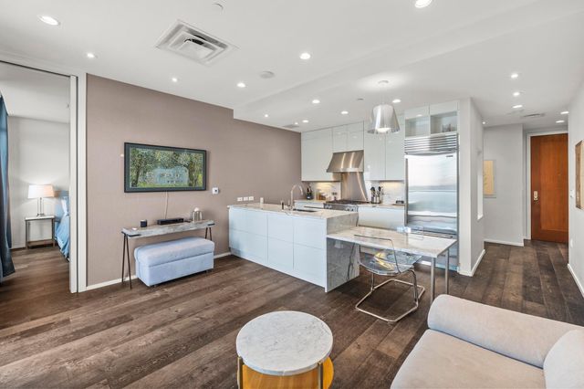 200 Congress Ave 33BB, Austin, TX 78701