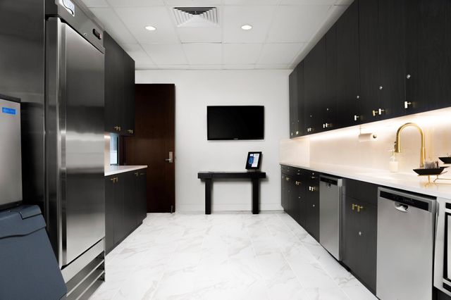 200 Congress Ave 33BB, Austin, TX 78701