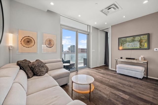 200 Congress Ave 33BB, Austin, TX 78701
