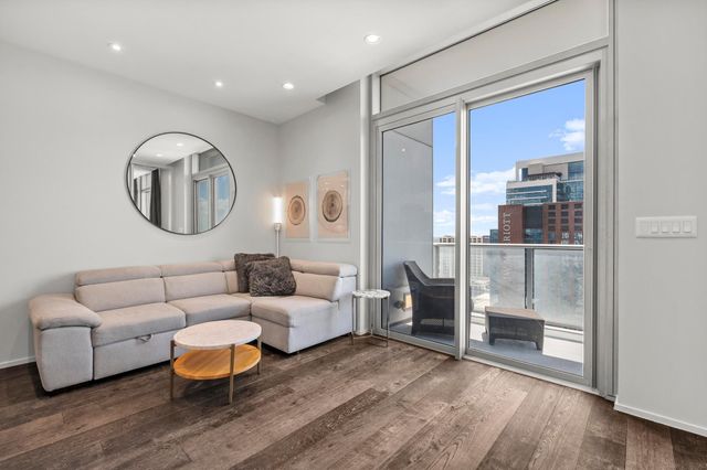 200 Congress Ave 33BB, Austin, TX 78701