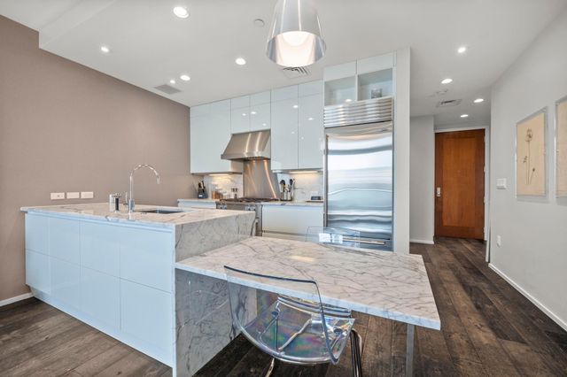 200 Congress Ave 33BB, Austin, TX 78701