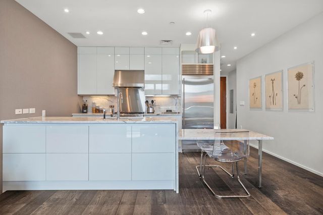 200 Congress Ave 33BB, Austin, TX 78701