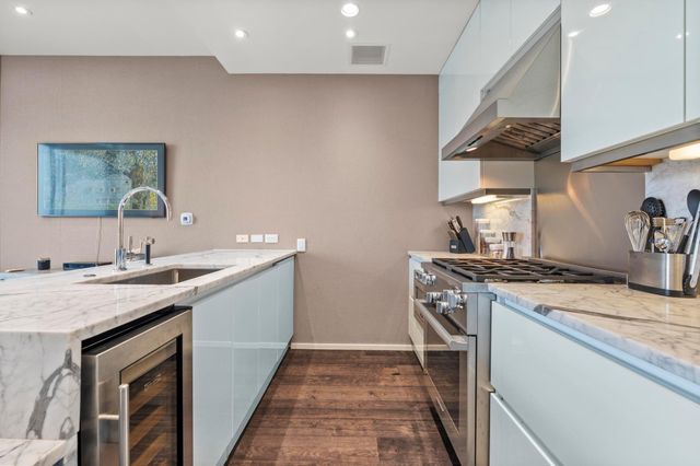 200 Congress Ave 33BB, Austin, TX 78701