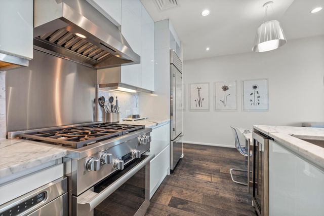 200 Congress Ave 33BB, Austin, TX 78701