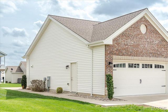 2906 Shirley Close Road, Washington, MO 63090