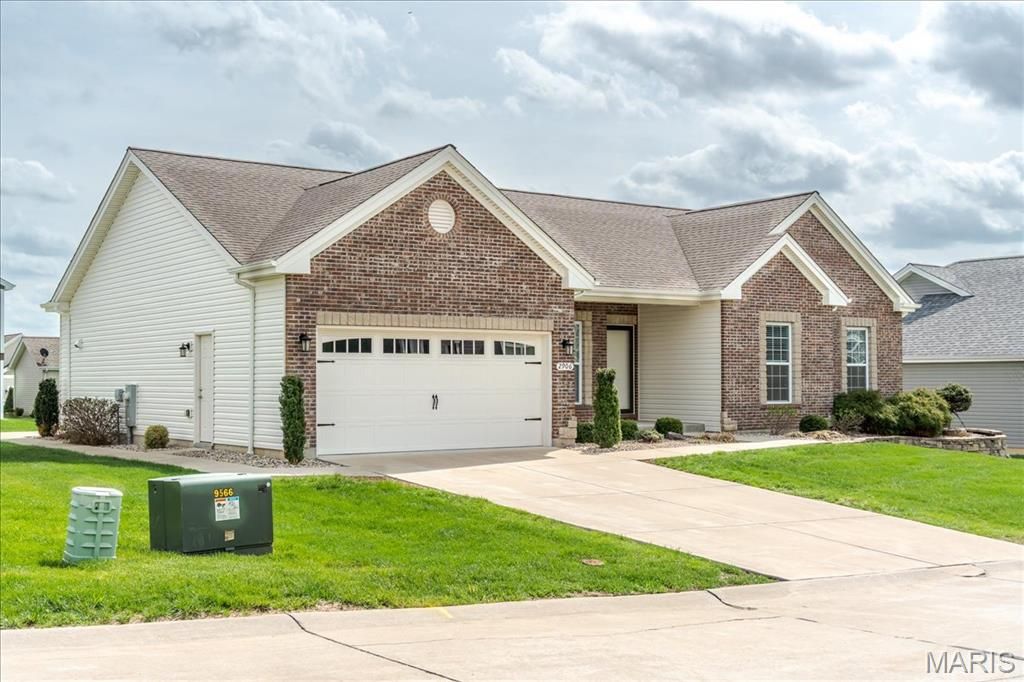 2906 Shirley Close Road, Washington, MO 63090