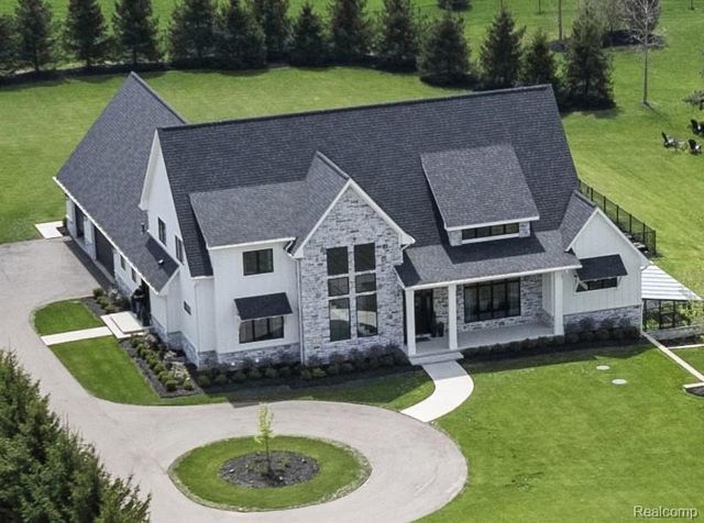 8439 Holcomb Road, Clarkston, MI 48348