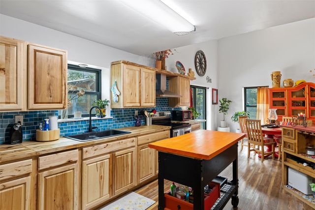 12975 Young Ln LN, Carmine, TX 78322