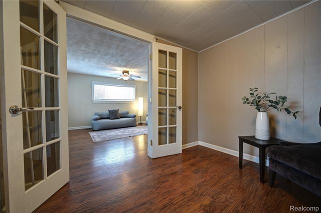 969 Dunreath Street, Wolverine Lake Village, MI 48390