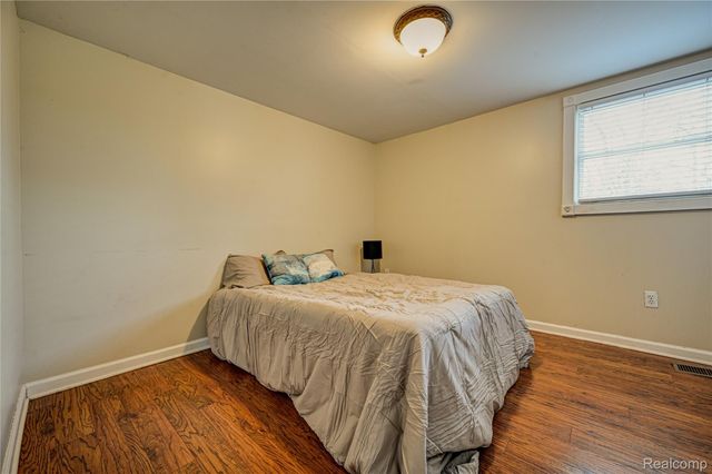 969 Dunreath Street, Wolverine Lake Village, MI 48390