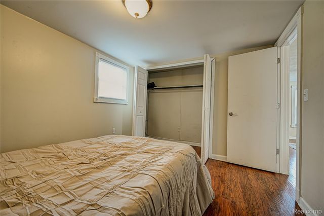 969 Dunreath Street, Wolverine Lake Village, MI 48390