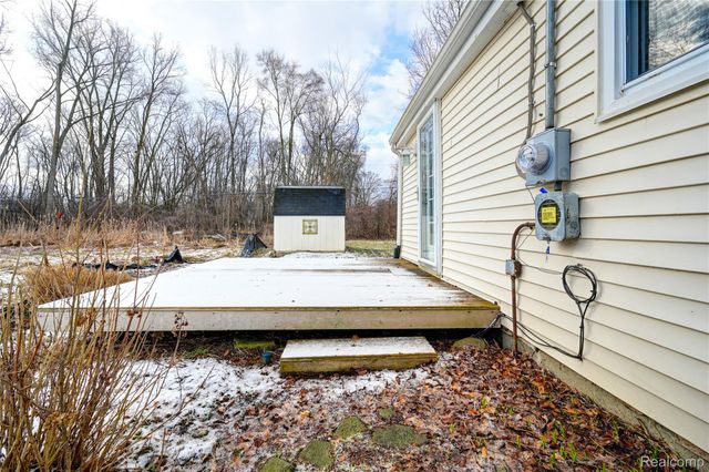 969 Dunreath Street, Wolverine Lake Village, MI 48390