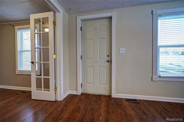 969 Dunreath Street, Wolverine Lake Village, MI 48390