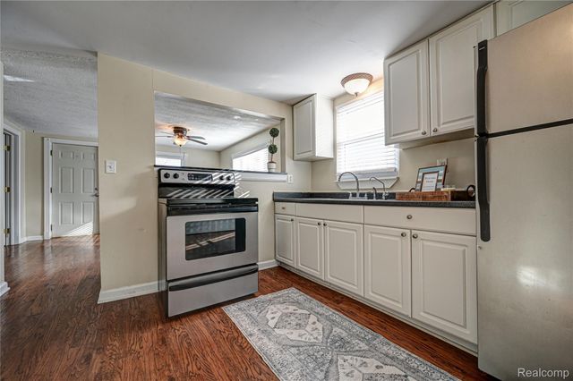 969 Dunreath Street, Wolverine Lake Village, MI 48390