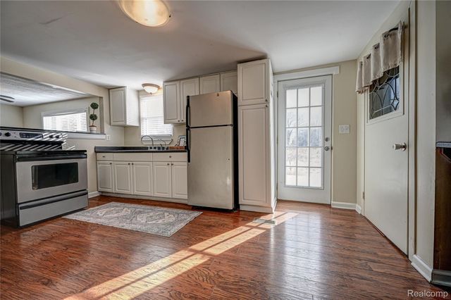 969 Dunreath Street, Wolverine Lake Village, MI 48390