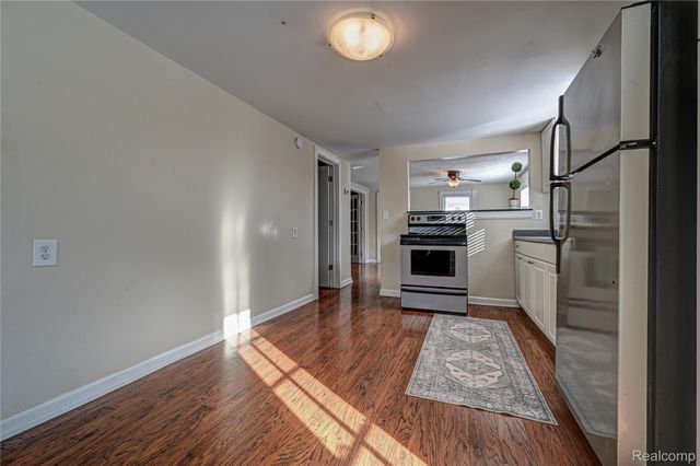 969 Dunreath Street, Wolverine Lake Village, MI 48390