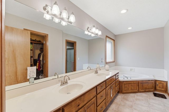 3910 S Hillsdale Avenue, Springfield, MO 65807