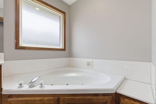 3910 S Hillsdale Avenue, Springfield, MO 65807