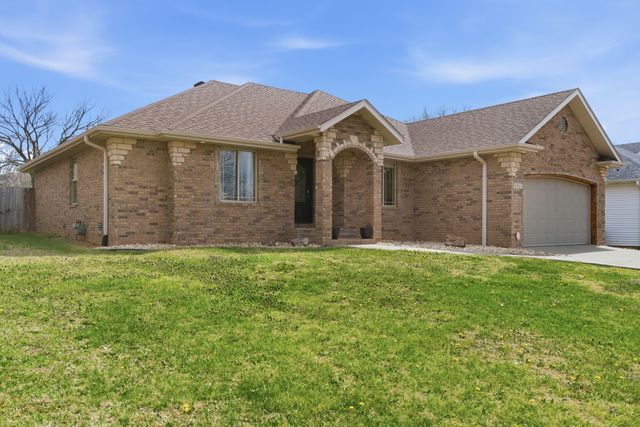 3910 S Hillsdale Avenue, Springfield, MO 65807