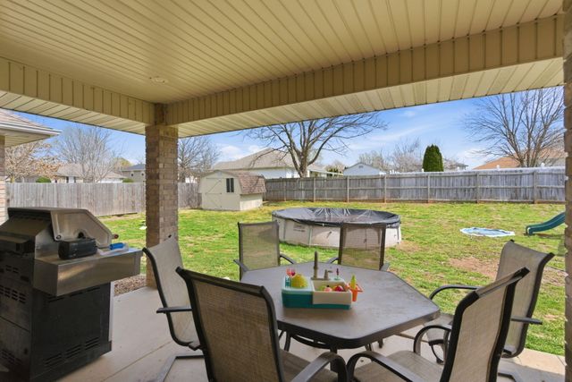 3910 S Hillsdale Avenue, Springfield, MO 65807