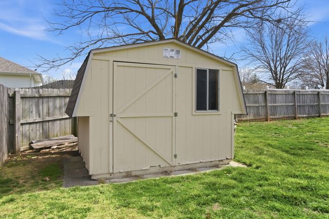 3910 S Hillsdale Avenue, Springfield, MO 65807