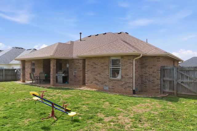 3910 S Hillsdale Avenue, Springfield, MO 65807