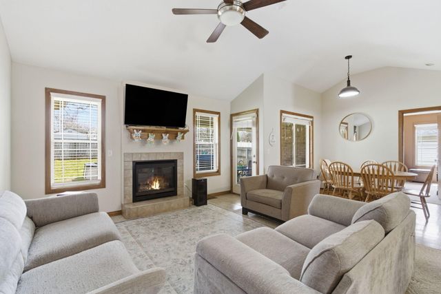 3910 S Hillsdale Avenue, Springfield, MO 65807