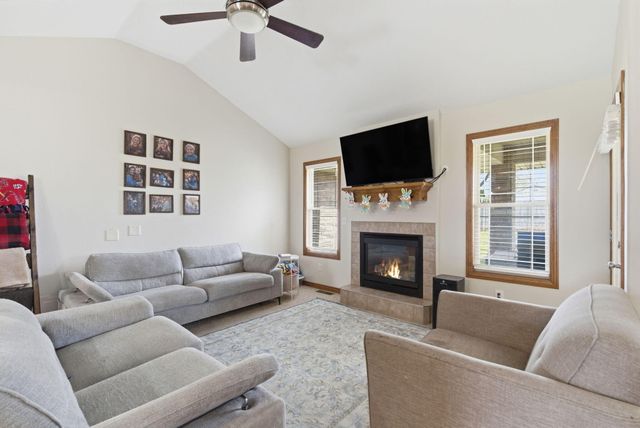 3910 S Hillsdale Avenue, Springfield, MO 65807