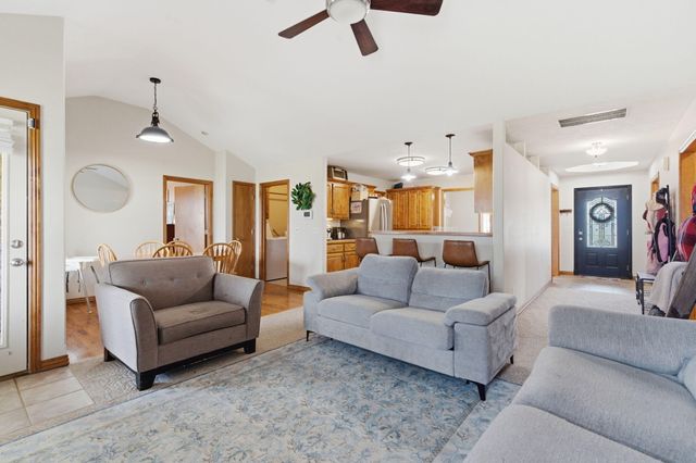 3910 S Hillsdale Avenue, Springfield, MO 65807