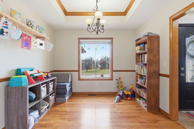 3910 S Hillsdale Avenue, Springfield, MO 65807